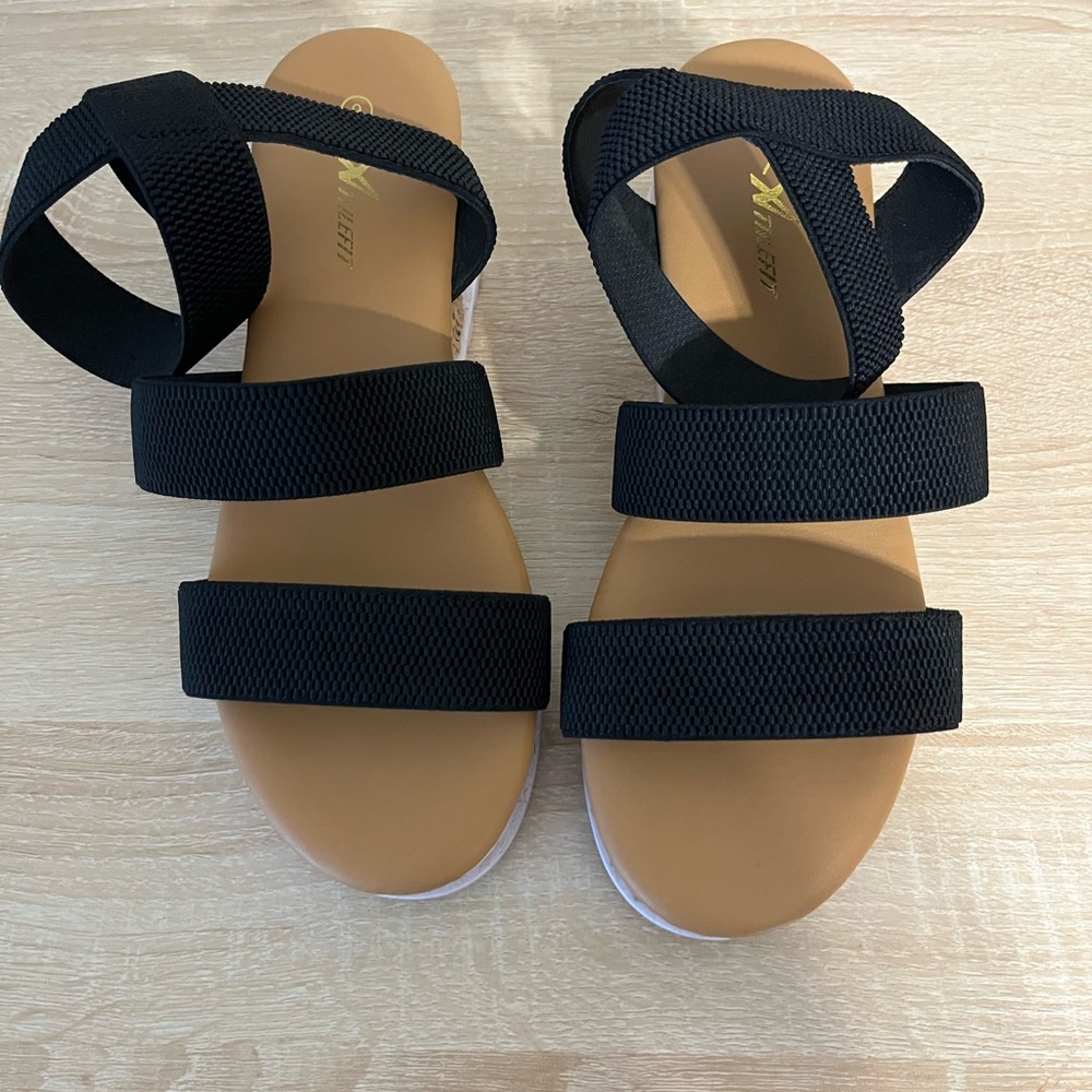 Black and Tan Elastic Strap Sandals